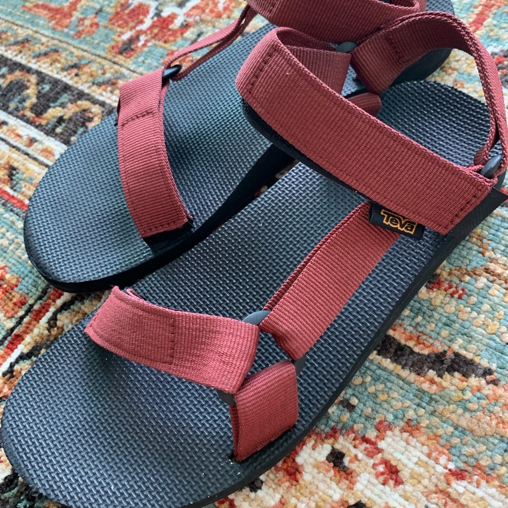 Original Teva in maroon size 8